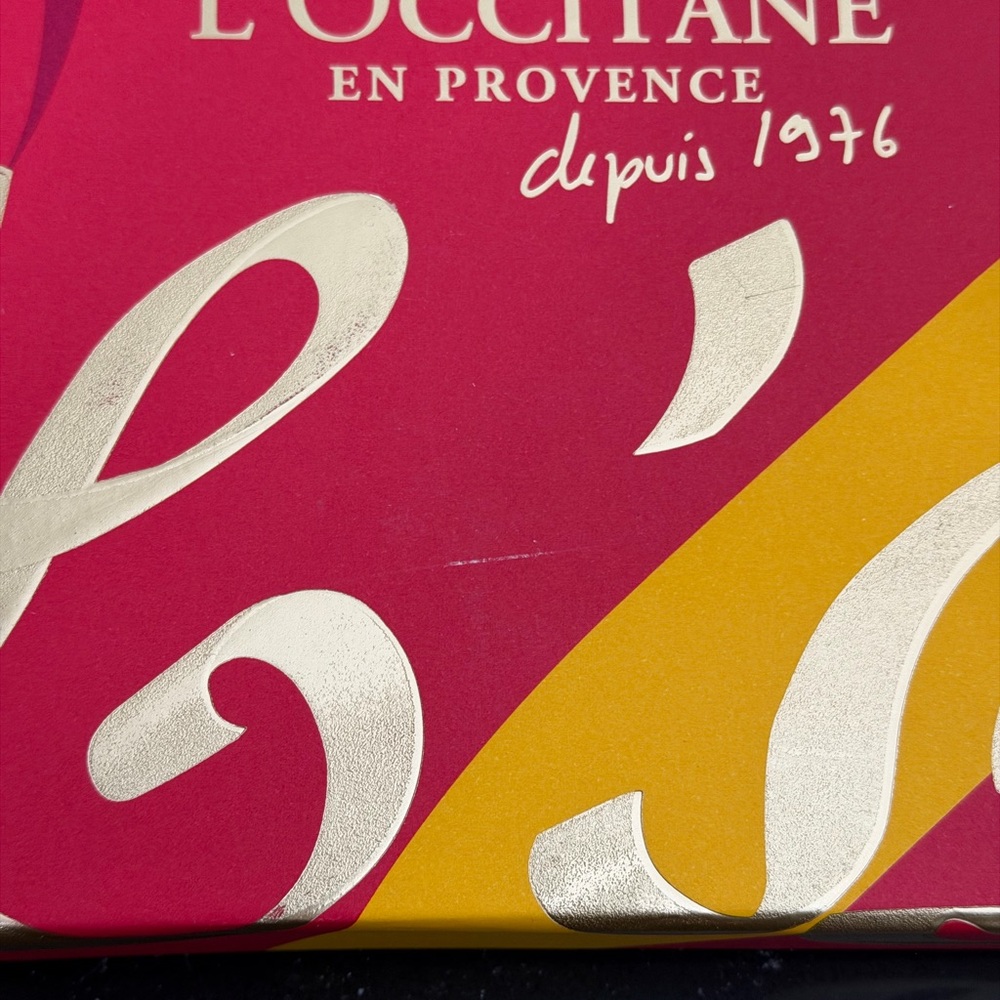 L'Occitane Gift Box Bundle (empty) - Picture 3 of 4